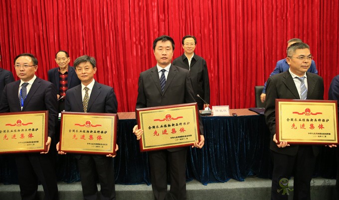 全國現(xiàn)代種業(yè)發(fā)展暨南繁硅谷建設(shè)工作會議強調(diào) 打造南繁硅谷 建設(shè)種業(yè)強國   為農(nóng)業(yè)農(nóng)村現(xiàn)代化提供有力支撐