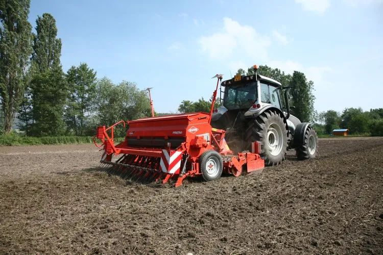 國社媒體刊文：國產(chǎn)農(nóng)機多而不精，為何“不好用”“老是壞”？